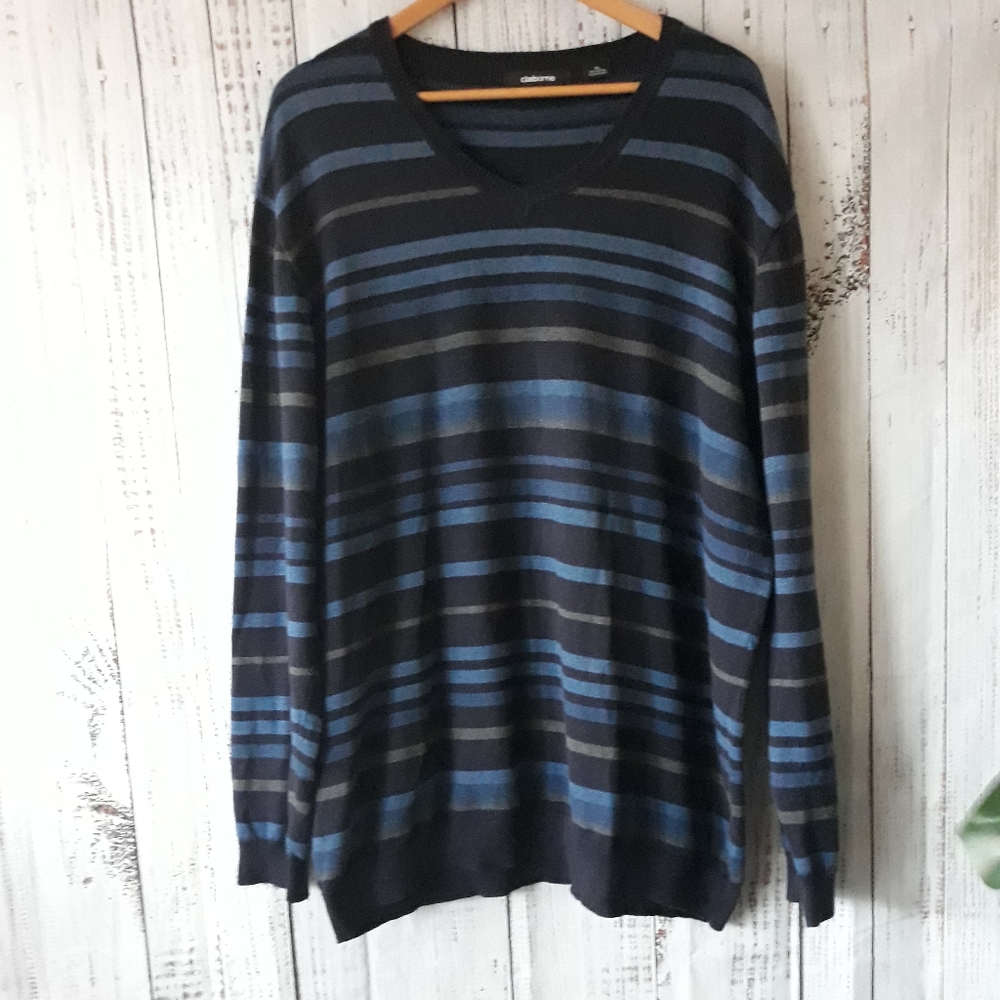 Claiborn mens Sweater, size XL.
